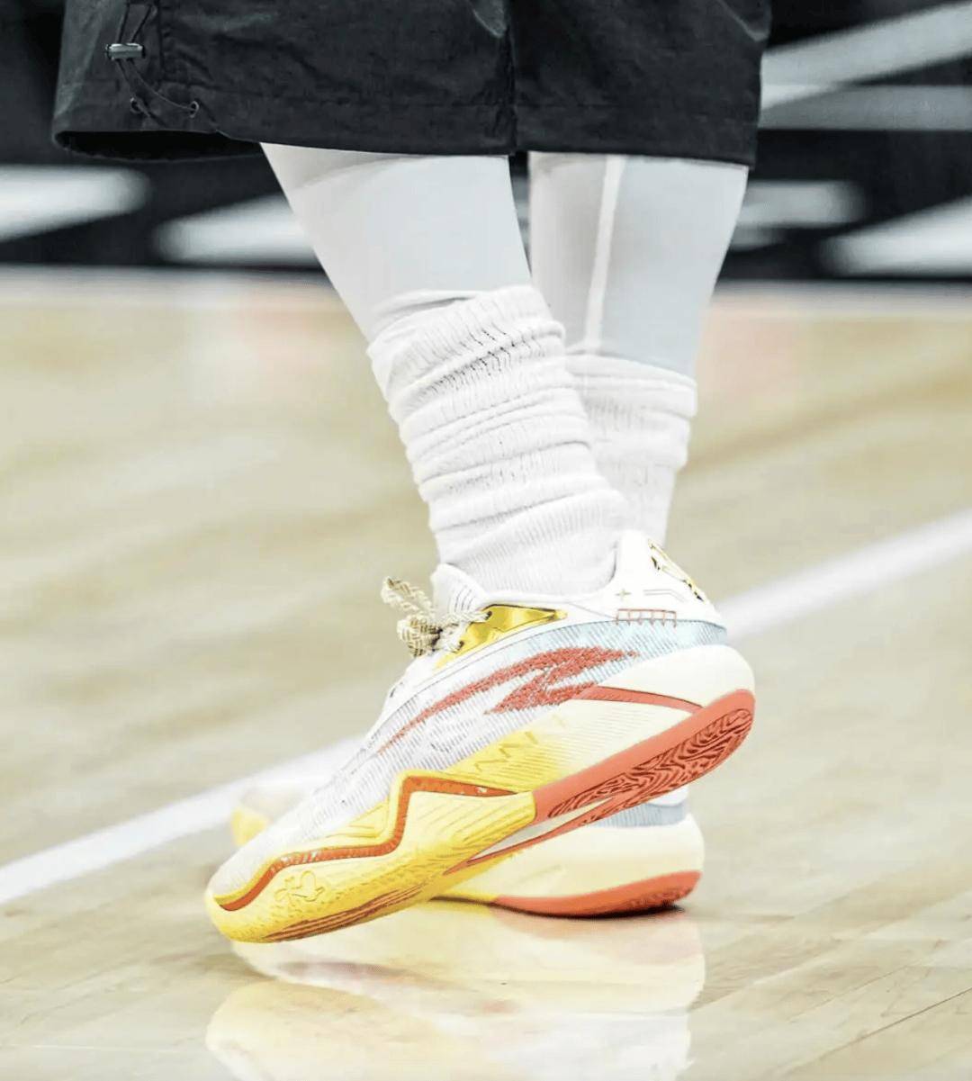 布TA的复出指日可待?国际鞋履|全新签名鞋发(图4) 布TA的复出指日可待?国际鞋履|全新签名鞋发(图4)