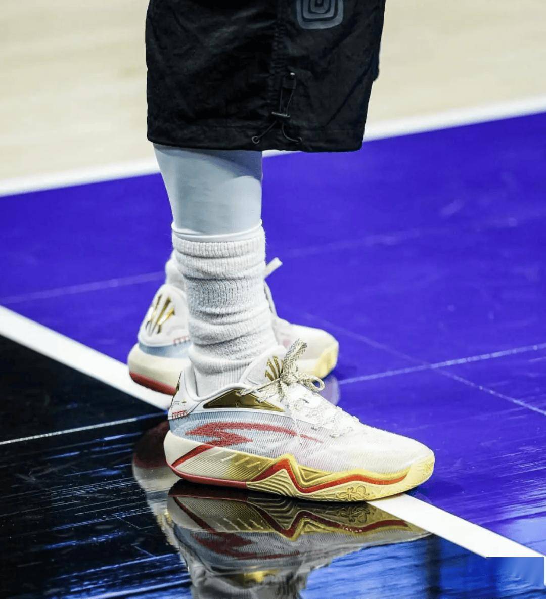 布TA的复出指日可待？国际鞋履｜全新签名鞋发(图14)