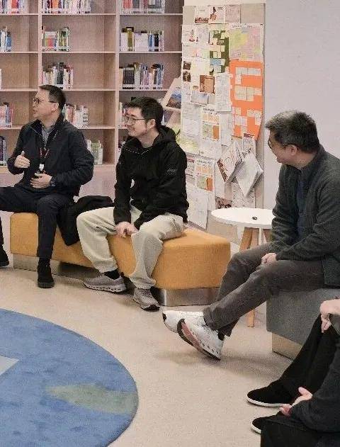 ！一张高管合照暴露顶级富豪穿衣…马云穿6万LP蔡崇信穿李宁接地气