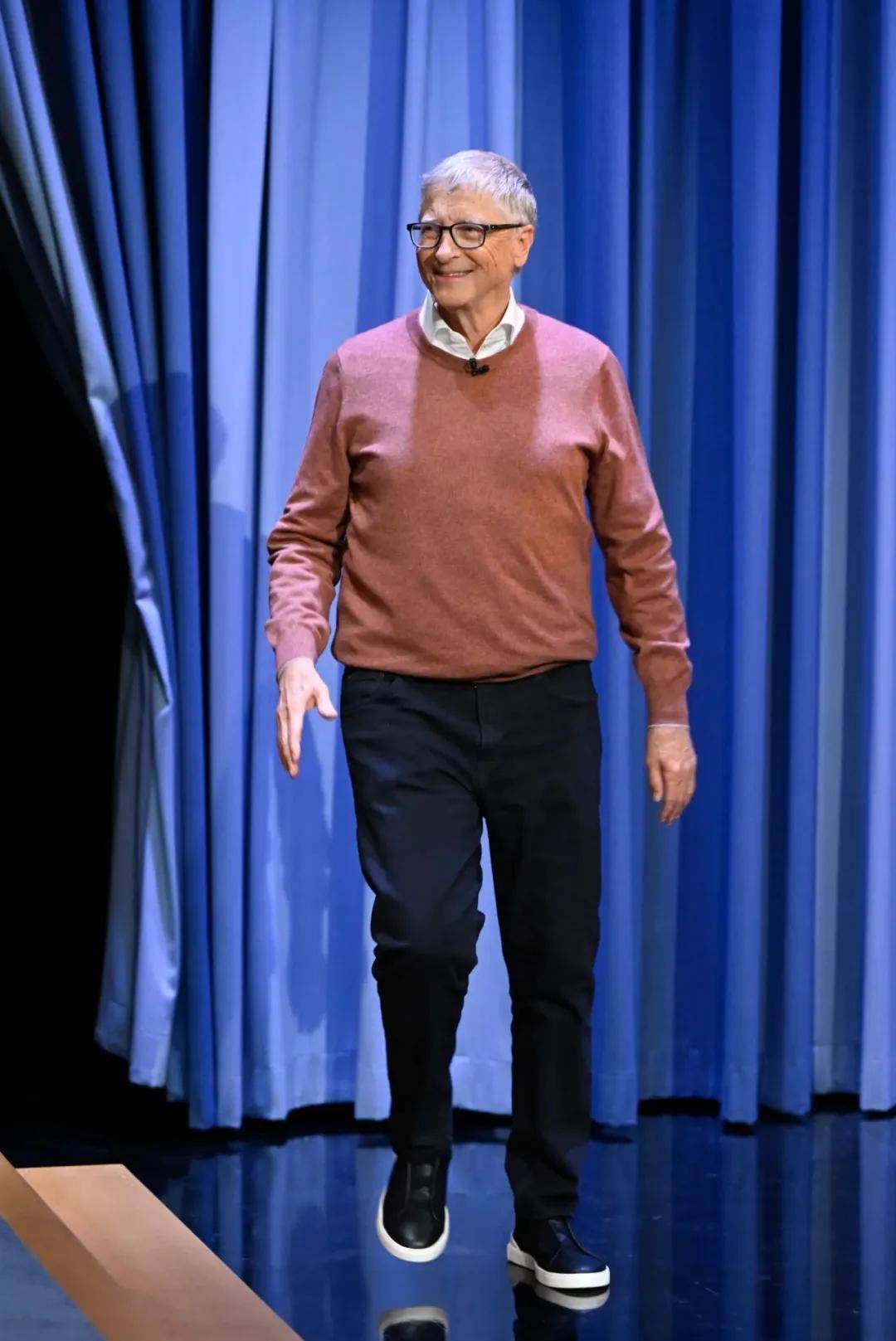 ！一张高管合照暴露顶级富豪穿衣…马云穿6万LP蔡崇信穿李宁接地气(图12)