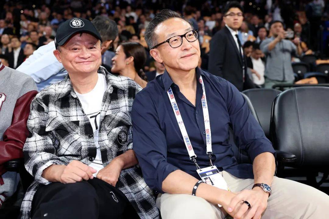 ！一张高管合照暴露顶级富豪穿衣…马云穿6万LP蔡崇信穿李宁接地气(图19)