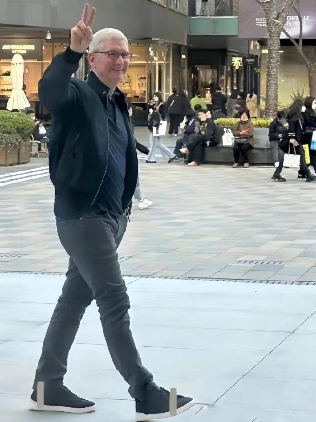 ！一张高管合照暴露顶级富豪穿衣…马云穿6万LP蔡崇信穿李宁接地气(图24)